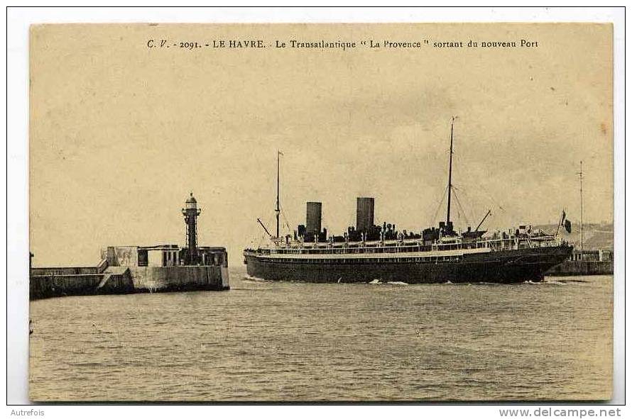 LE HAVRE  -  LE TRANSATLANTIQUE " LA  PROVENCE "  SORTANT DU  NOUVEAU PORT - Paquebots