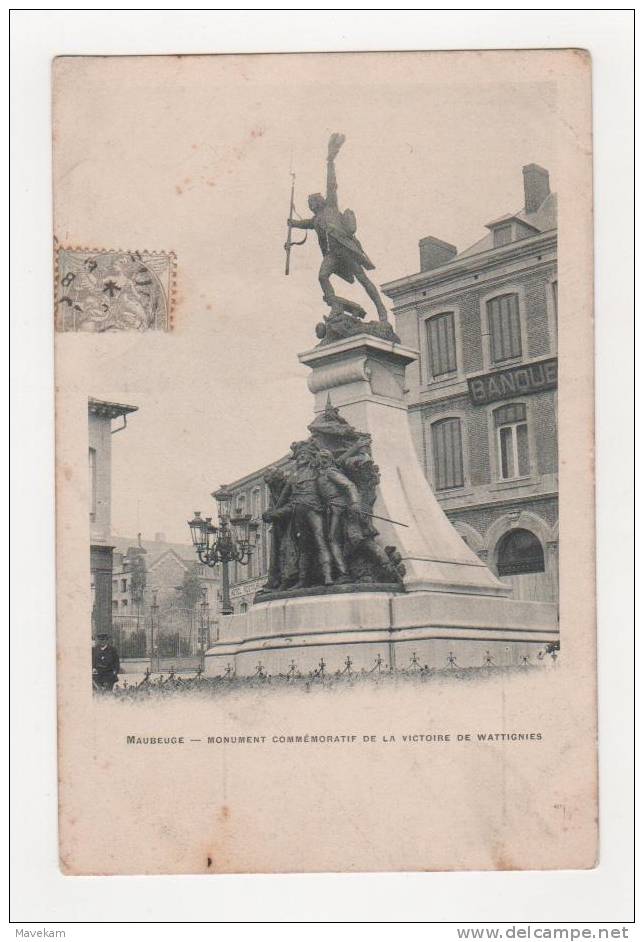 CPA Maubeuge - Monument Commémoratif De La Victoire De Wattignies. Hotel Et Banque - Maubeuge