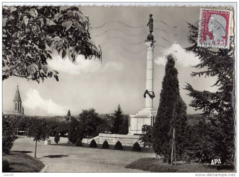 CPSM   81     CARMAUX     1961        MONUMENT AUX MORTS - Carmaux