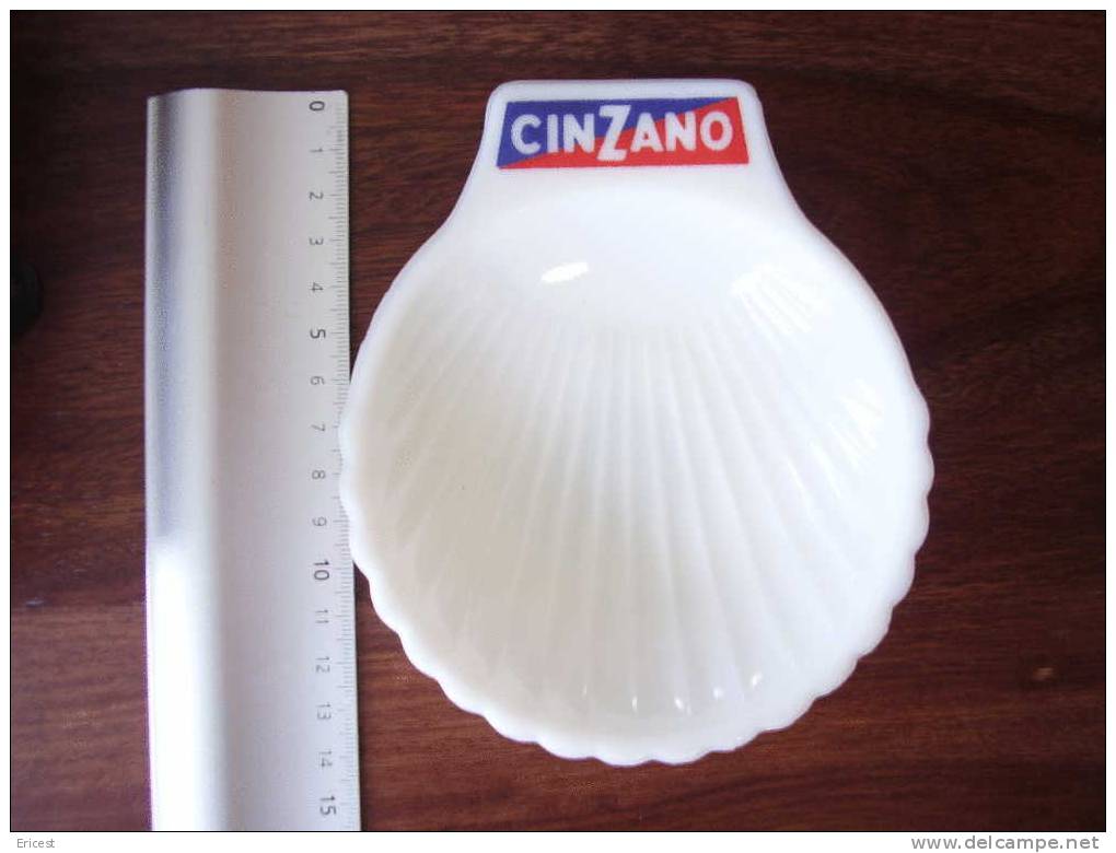 CENDRIER CINZANO FORME COQUILLE SAINT JACQUES - Porcelaine