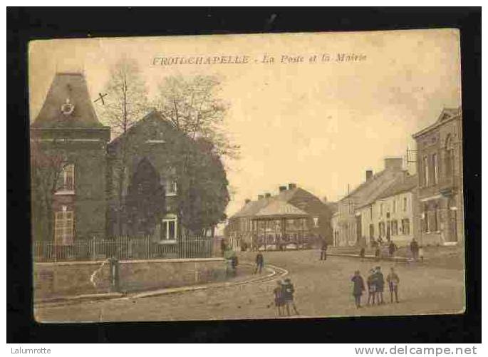 Froidchapelle. A2. La Poste Et La Mairie. Animée - Froidchapelle