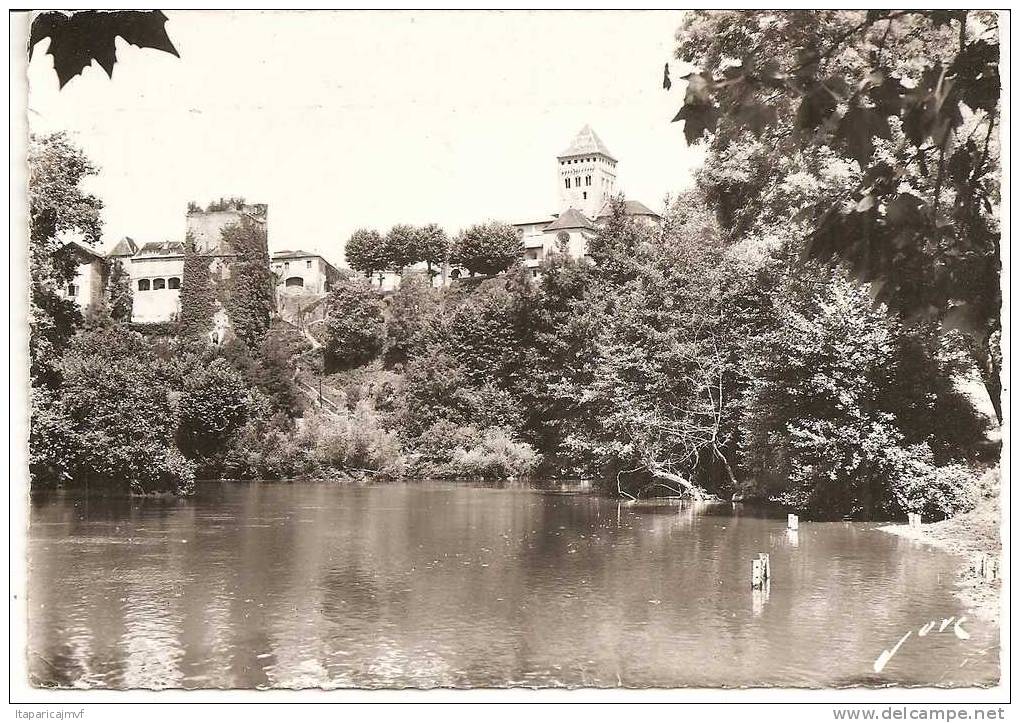 Pyrénées Oatlantiques   : SAUVETERRE DU  BEARN  :  La  Tour  Et  L ' église - Sauveterre De Bearn