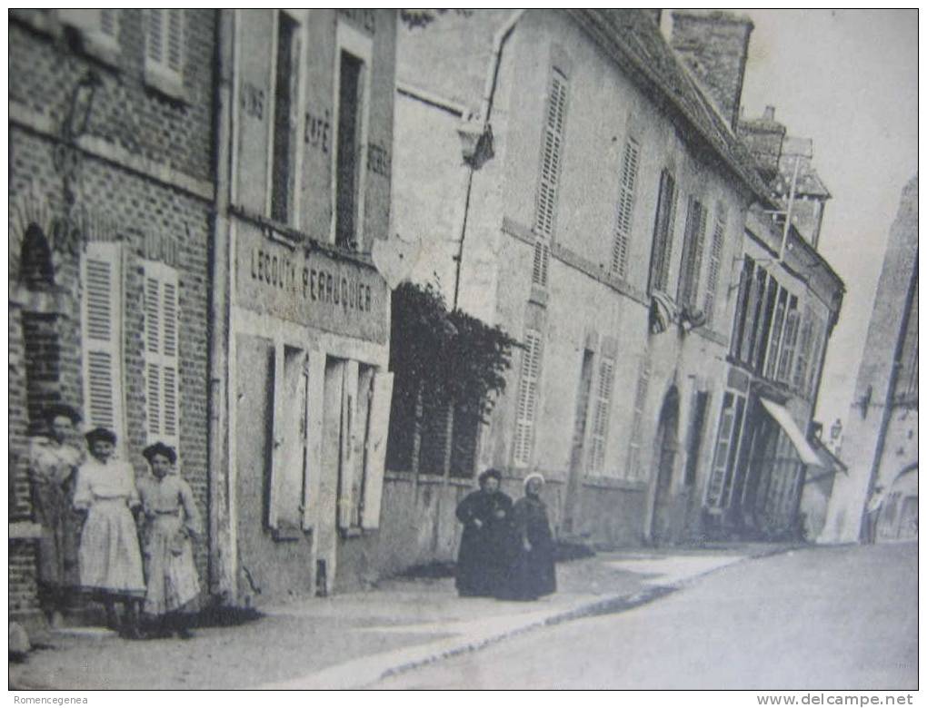 CHEROY (Yonne) - Rue De L´Hôtel-de-Ville à L´Eglise - Commerce - Perruquier - Animée - Cheroy