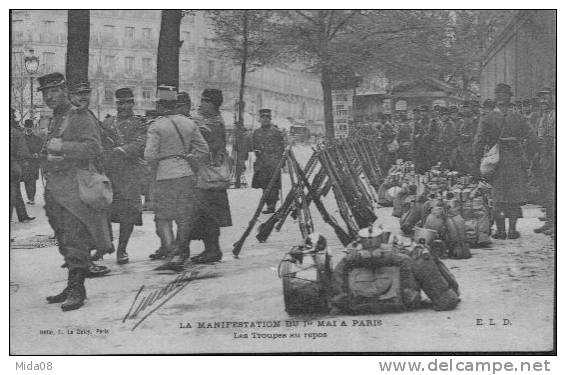 LA MANIFESTATION DU 1 Er MAI A PARIS.   Les TROUPES Au Repos. - Strikes