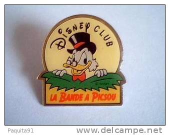 lot de 9 pin s Disney club Mickey et un poster en cadeau