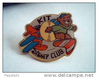 lot de 9 pin s Disney club Mickey et un poster en cadeau