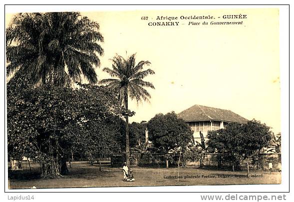 M 549 / CPA  GUINEE  - AFRIQUE OCCIDENTALE - CONAKRY -PLACE DU GOUVERNEMENT - Guinée Française