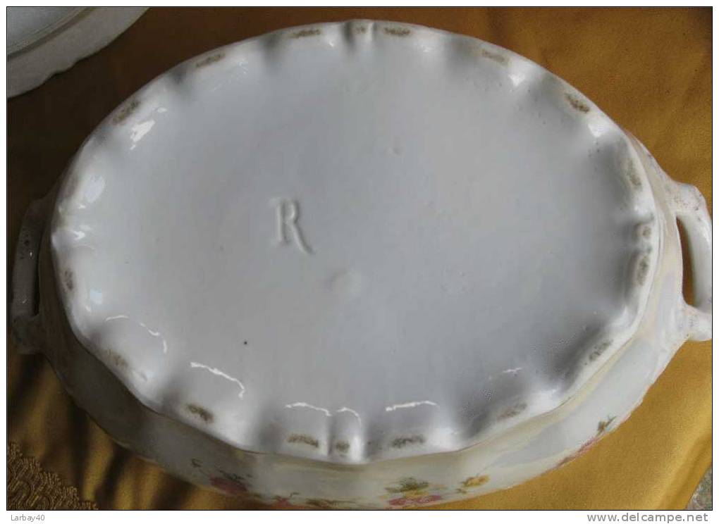 1 Soupiere Ancienne En Porcelaine - Signer R - Otros & Sin Clasificación