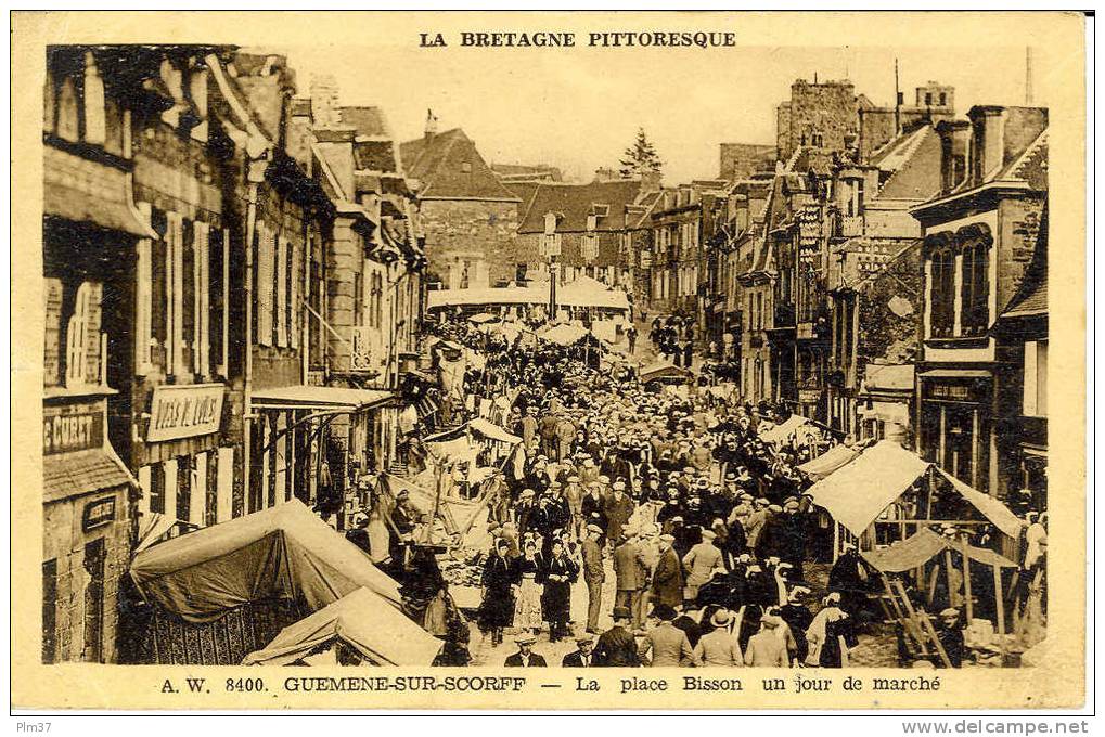 GUEMENE SUR SCORFF - La Place Brisson Un Jour De Marché - Circulé 1947 - Guemene Sur Scorff