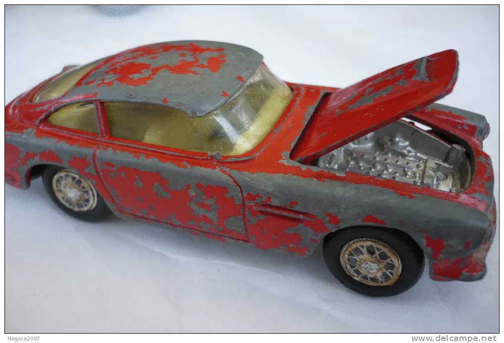 CORGY-TOYS :  ASTON  MARTIN ~~lire Descriptif Avant D´enchérir - Corgi Toys