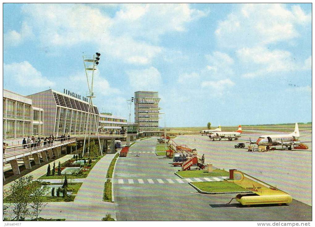 VIENNE WIEN (Autriche) Vue De L'aéroport Avions - Vliegvelden