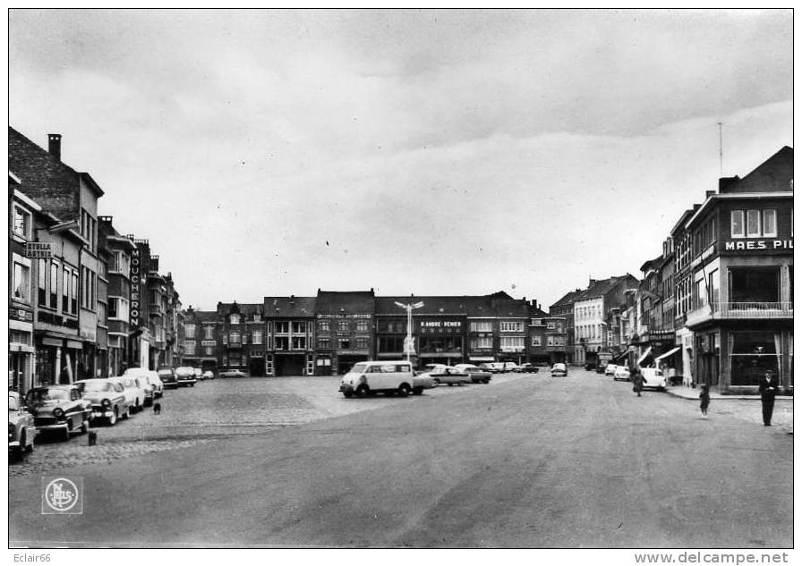 Wavre  Rue Alphonse Bosch   Magasins Moucheron Café Maes Pils CPSM Grd Format Dentellée Année 1970 - Wavre