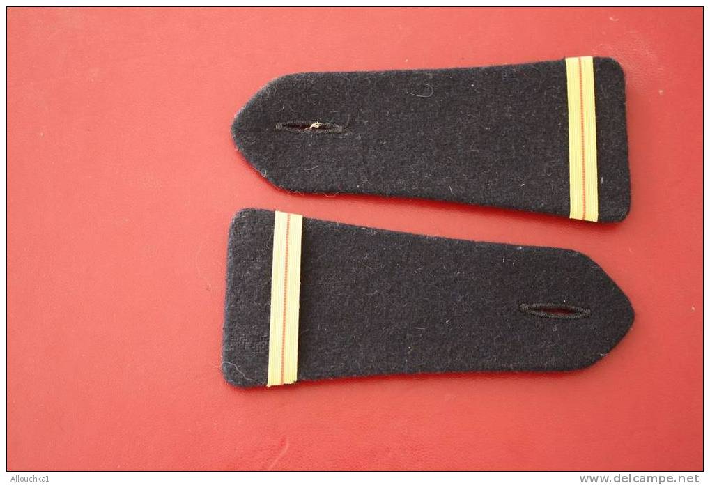 MILITARIA 2 EPAULETTES DE GRADE GALON  MILITAIRE ARMEE  FRANCAISE     A IDENTIFIER MERCI ? - Equipment