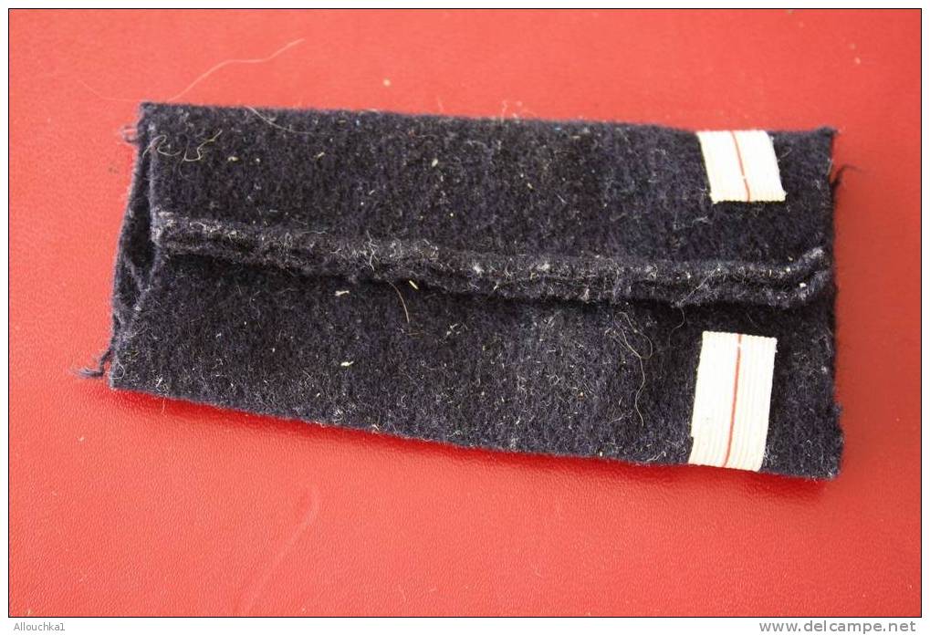 MILITARIA 1 EPAULETTE DE GRADE  ADJUDANT CHEF GALON MILITAIRE ARMEE DE L'AIR  FRANCAISE     A IDENTIFIER MERCI ? - Equipment