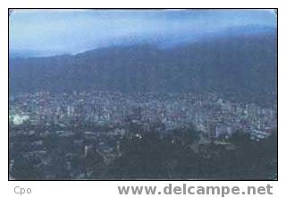 # VENEZUELA 132 Caracas De Noche (Ciudades De Venezuela) 500 So3 03.96 Tres Bon Etat - Venezuela