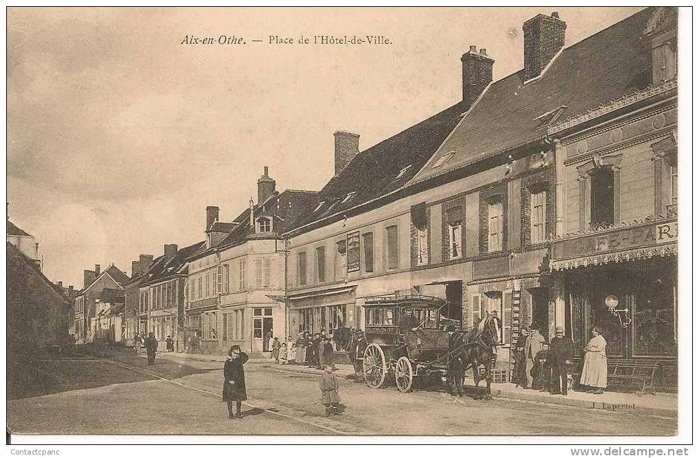 AIX En OTHE ( 10 )  -  Place De L'Hotel De Ville  ( Diligence ) - Autres & Non Classés