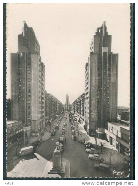 RHÔNE - Villeurbanne : Gratte-ciel, Avenue H. Barbusse - Villeurbanne