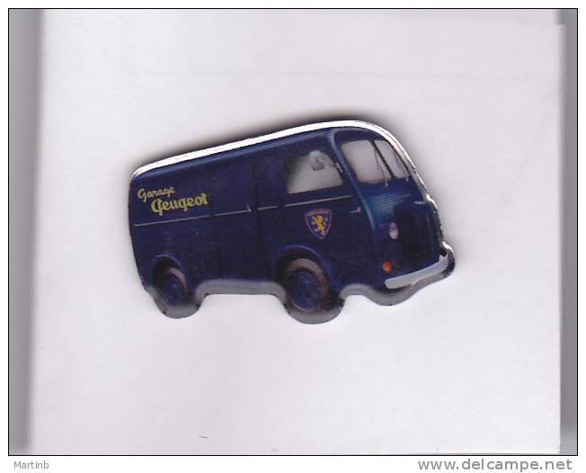 Pin's PEUGEOT  Fourgon D 4,4 - Peugeot