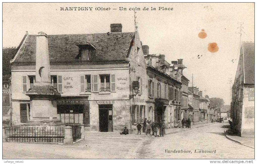 UN COIN DE LA PLACE BON ETAT TACHES COIN DROIT - Rantigny