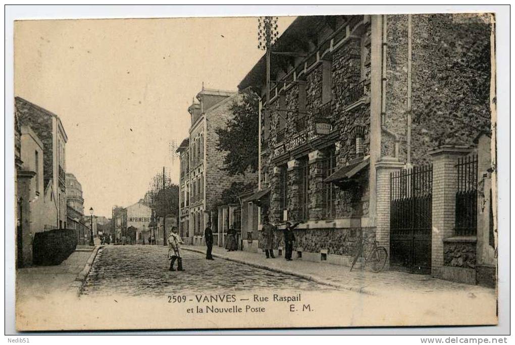 *** 92 *** VANVES *** RUE RASPAIL ET LA NOUVELLE POSTE ***  POSTE TELEGRAPHE TELEPHONE *** BEQUILLES *** EM, N° 2509 *** - Vanves