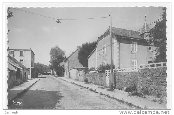 48 // AUMONT - Avenue De La Gare - CPSM 9 X 14 Combier Photo - Aumont Aubrac