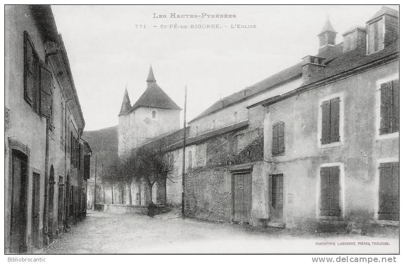 D65 - SAINT PE DE BIGORRE - VUE DE L'EGLISE - Saint Pe De Bigorre