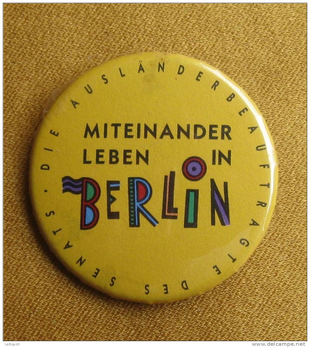 1 Badge  Miteinander Leben In Berlin - Villes