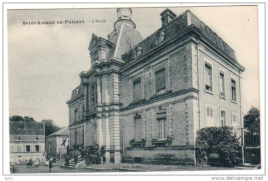 SAINT AMAND EN PUISAYE - L'école - Saint-Amand-en-Puisaye