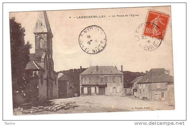 58 -  La Place De L'église De LAROCHEMILLAY - Other & Unclassified