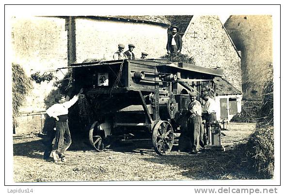 M 971 /  CARTE PHOTO NON SITUEE  AGRICULTURE MACHINE  A BATTRE LE BLE  TREPIGNEUSE - Cultures