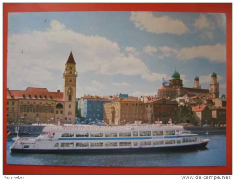 Passau - Donaukai, Rathaus, Dom / Schiff: MS Germania - Passau