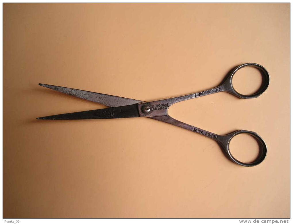 Ancien Ciseaux Coiffeur Cirodias A Cusset (03-Allier) - Toebehoren