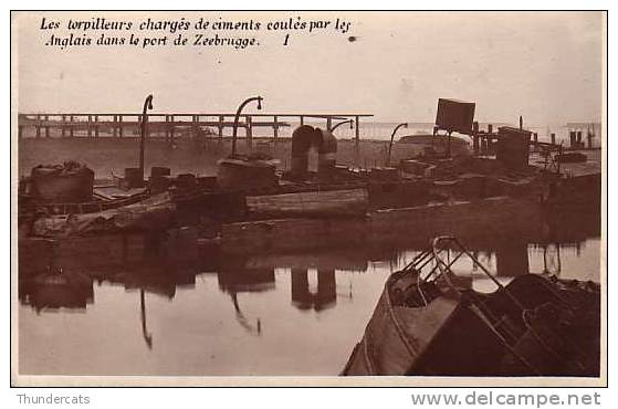 ZEEBRUGGE CARTE DE PHOTO FOTO KAART LES TORPILLEURS CHERGES DE CIMENTS COULES PAR LES ANGLAIS DANS LE PORT DE ZEEBRUGGE - Zeebrugge