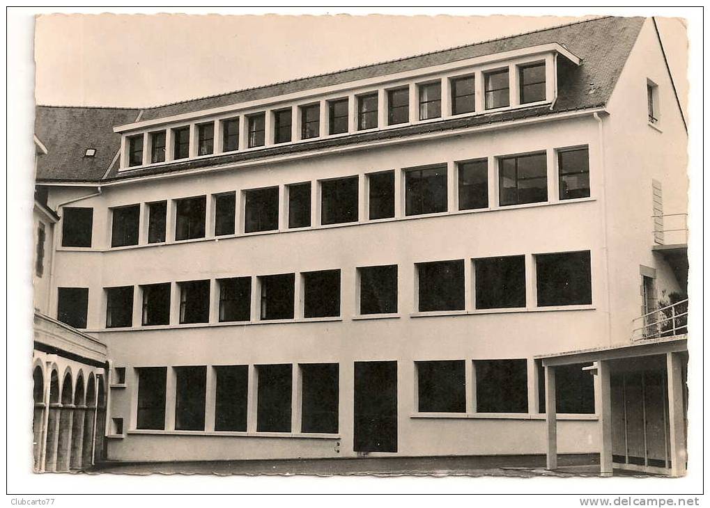 Gourin (56) : Vue Extérieur Du Bâtiment Des Professeurs Du Pensionnat Saint-Joseph  En 1969. - Gourin