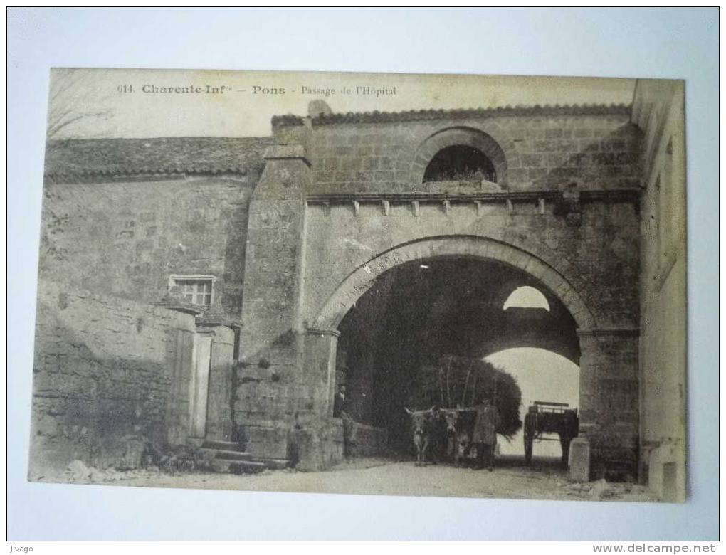 PONS (Charente-Maritime) :  Passage De L'Hôpital  (attelage) - Pons