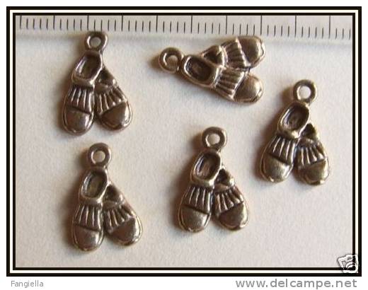 3 Breloques Chaussures Vieil Or Env. 16x10mm - Parels