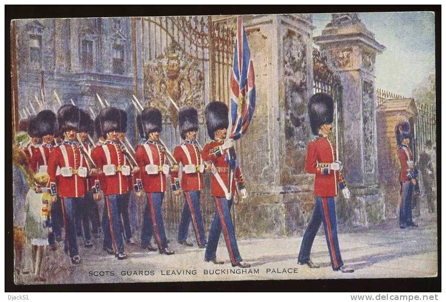 SCOTS GUARDS LEAVING BUCKINGHAM PALACE - Buckingham Palace