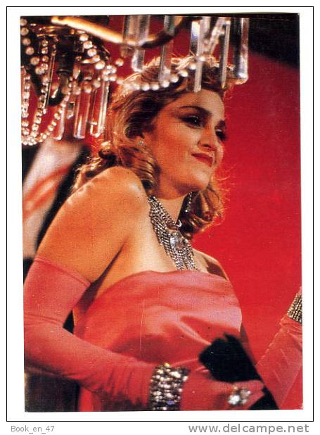 {51803} Carte Postale Madonna        " En Baisse " - Artisti