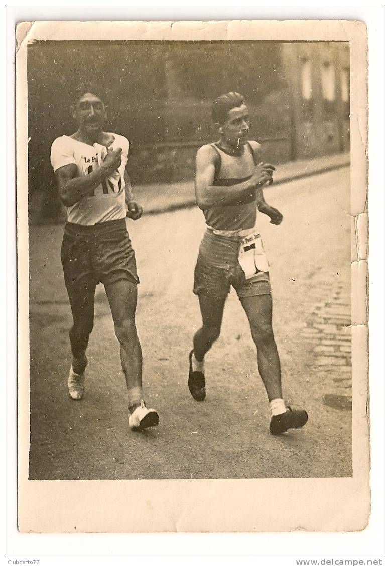 Paris (11 ème Arr) : Gaston Seguin Lors D´une Course De  Marche De Fond Environ 1930 (animé) PHOTO RARE - Paris (11)