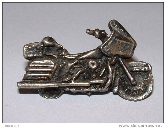 Pin´s - HARLEY DAVIDSON  FLHTK ELECTRA GLIDE - Motorräder