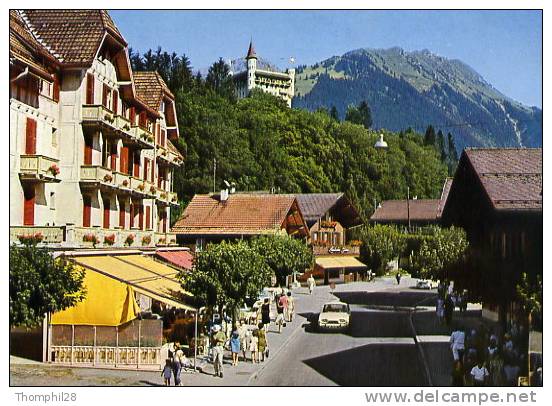 GSTAAD, Mit Wasserngrat - Hotel National Und Palace-Hotel - Animation Avec Piétons Et Une Ford Taunus Dans La Rue. - Gstaad