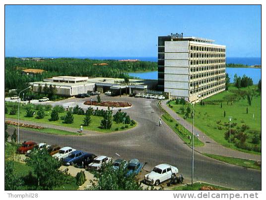 ROMANIA - Hôtel Neptun De La Station Maritime De NEPTUN - Nombreux Véhicules Stationnés. - Roumanie