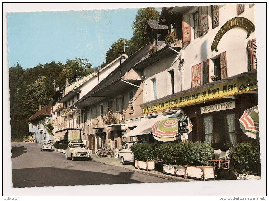 Alby-sur-Chéran (74) : Les Hôtels Dont Café Hôtel Restaurant Du Pont Neuf En GP Environ 1950 (animée, Voiture) . - Alby-sur-Cheran