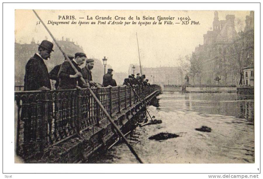 PARIS / GRANDE CRUE SEINE 1910 / ND PHOTO 51 / DEGAGEMENT DES EPAVES AU PONT ARCOLE PAR EQUIPES VILLE / - Überschwemmung 1910