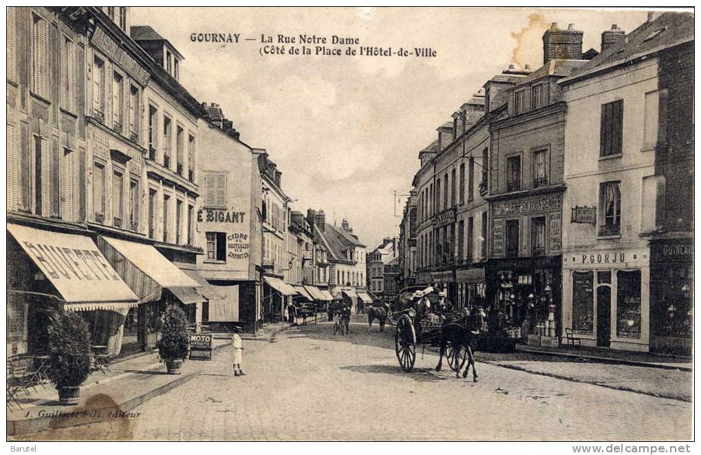 GOURNAY - La Rue Notre-Dame (Côté De La Place De L´Hôtel De Ville) - Gournay-en-Bray