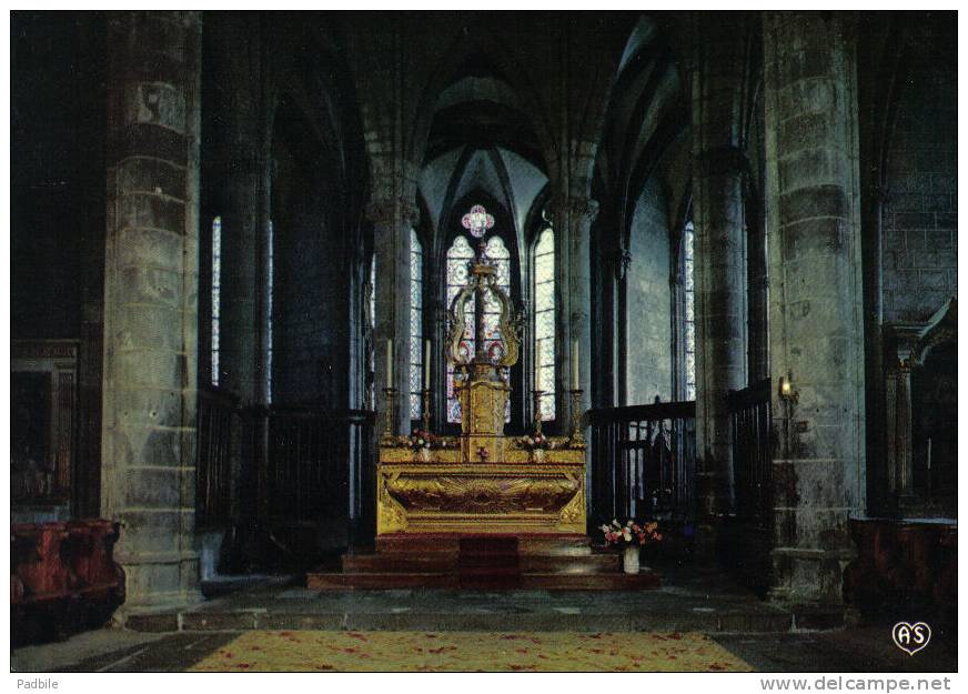 Carte Postale 63. Ennezat  Intérieur De L'église  Le Coeur Gothique Le Maître-Autel Trés Beau Plan - Ennezat