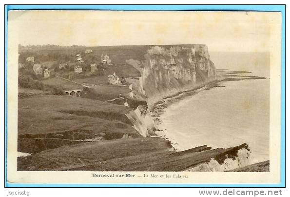 BERNEVAL SUR MER La Mer Et Les Falaises - Berneval