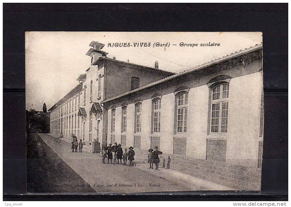 30 AIGUES VIVES Ecole, Groupe Scolaire, Animée, Ed Farge, 192? *** ETAT *** - Aigues-Vives