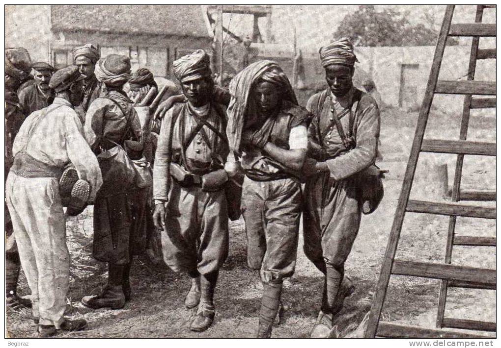 BLESSE MAROCAIN TRANSPORTE A L AMBULANCE - Guerre 1914-18