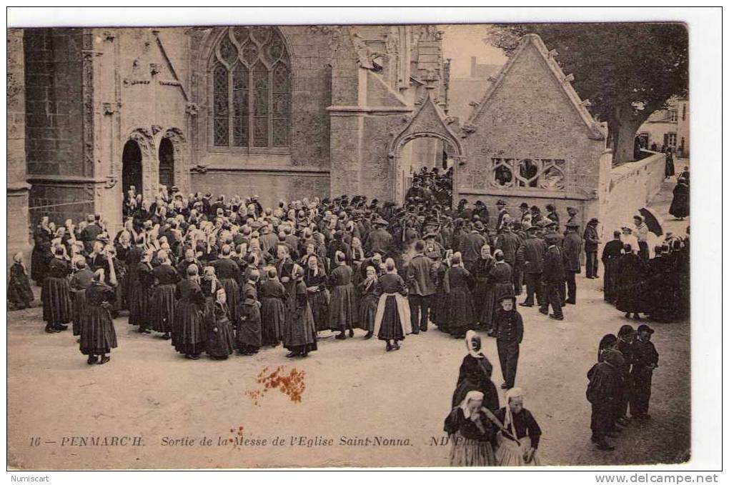 Penmarc'h...très Animée...la Sortie De La Messe De L'église De Saint-nonna - Penmarch